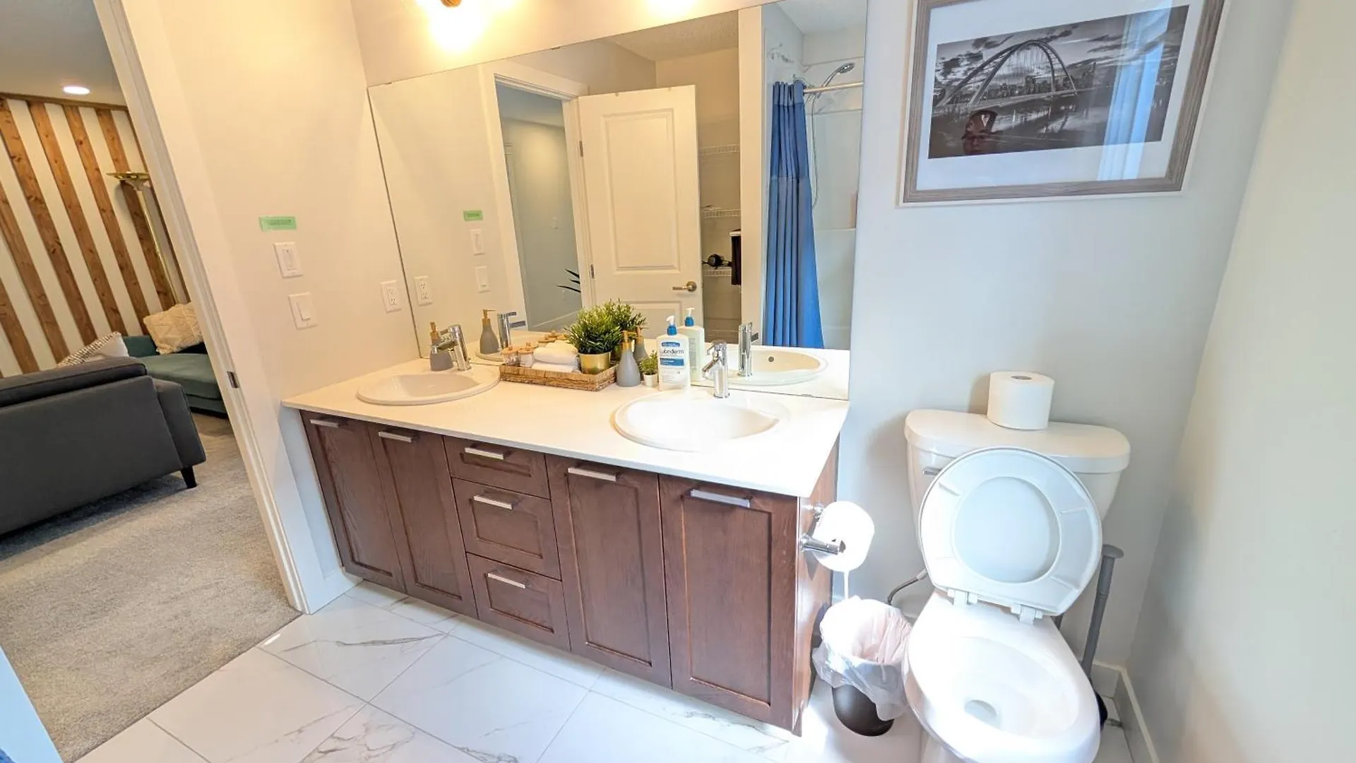 Holiday home Spacious 5Br Family Home With Hot Tub, 7 Beds, Near West Edmonton Mall Canada