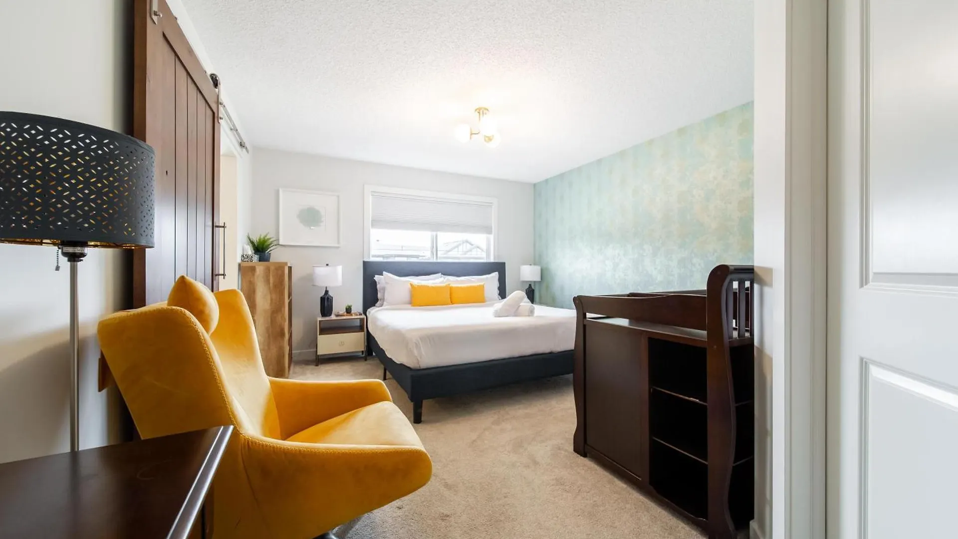 Holiday home Spacious 5Br Family Home With Hot Tub, 7 Beds, Near West Edmonton Mall Canada