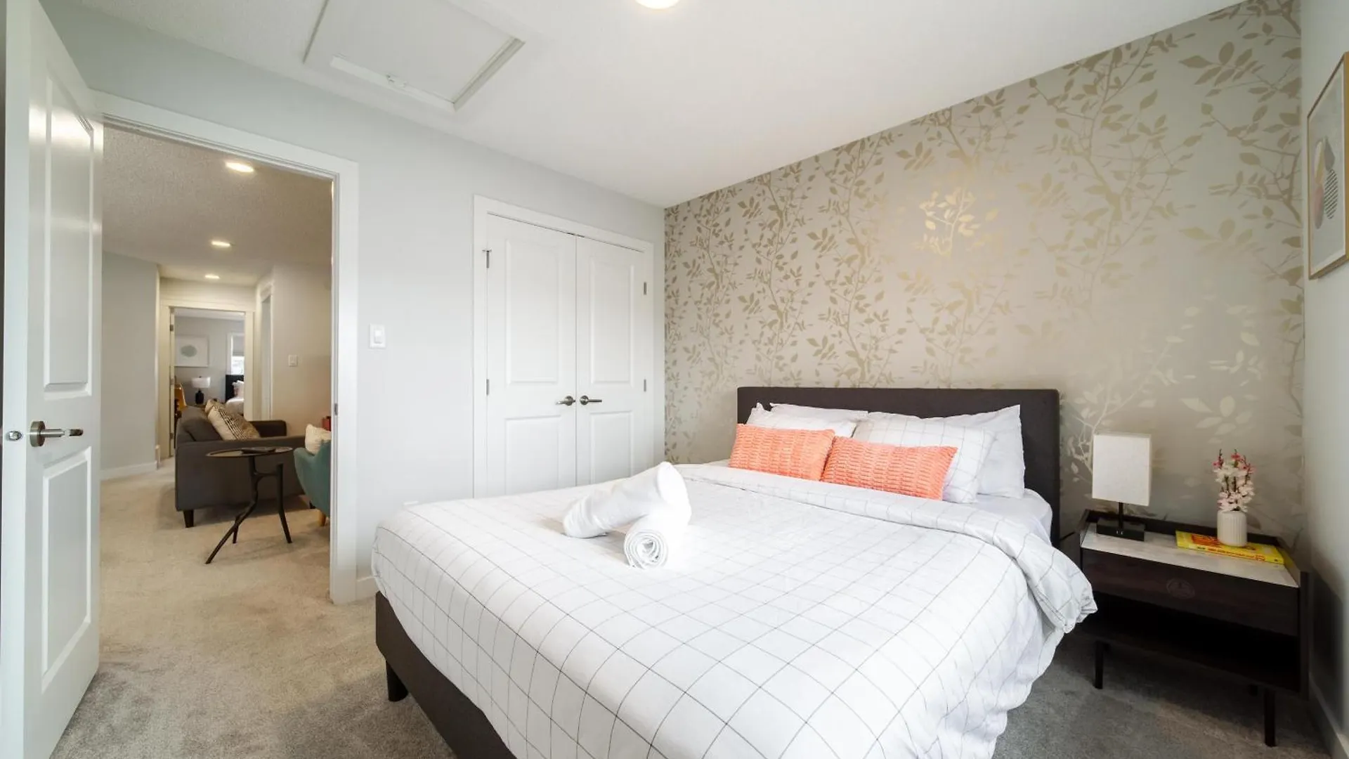 Spacious 5Br Family Home With Hot Tub, 7 Beds, Near West Edmonton Mall
